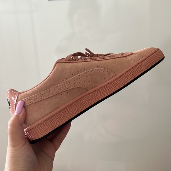 Brand new limited edition MAC cosmetics x PUMA suede crème d’nude sneakers W8 - Picture 5 of 8